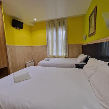 Pension Izar Bat Guesthouse Сан Себастиан Екстериор снимка