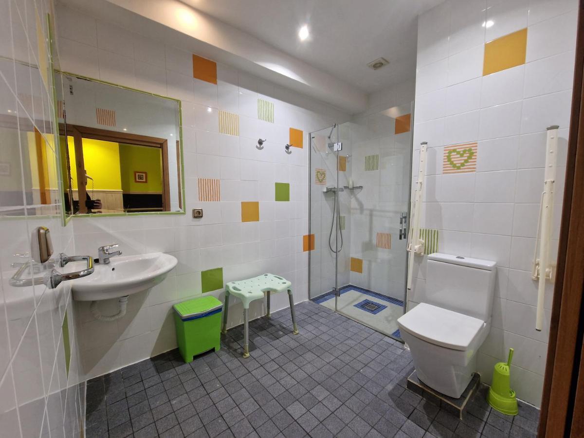 Pension Izar Bat Guesthouse Сан Себастиан Екстериор снимка