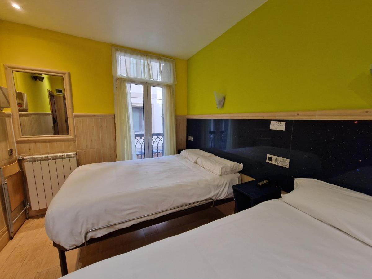 Pension Izar Bat Guesthouse Сан Себастиан Екстериор снимка