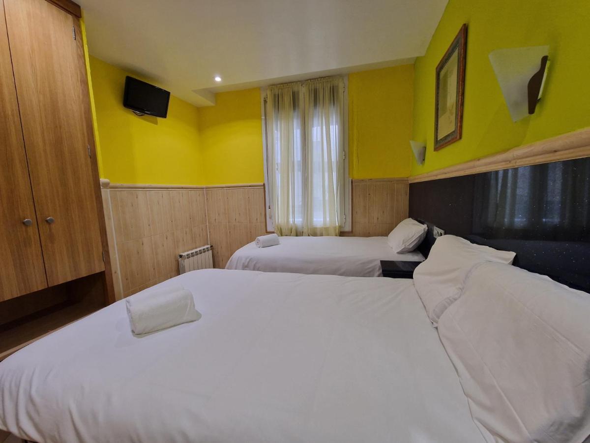 Pension Izar Bat Guesthouse Сан Себастиан Екстериор снимка