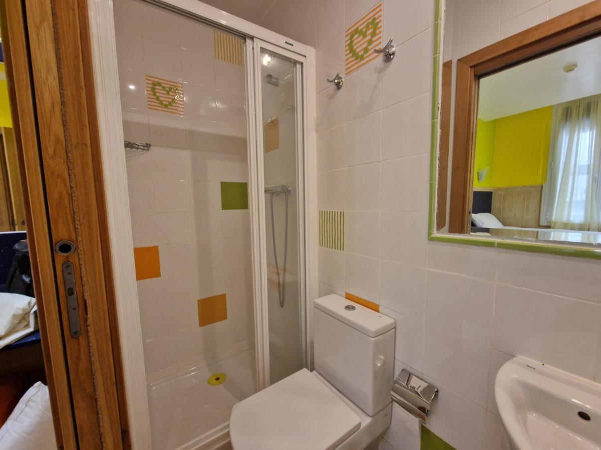 Pension Izar Bat Guesthouse Сан Себастиан Екстериор снимка
