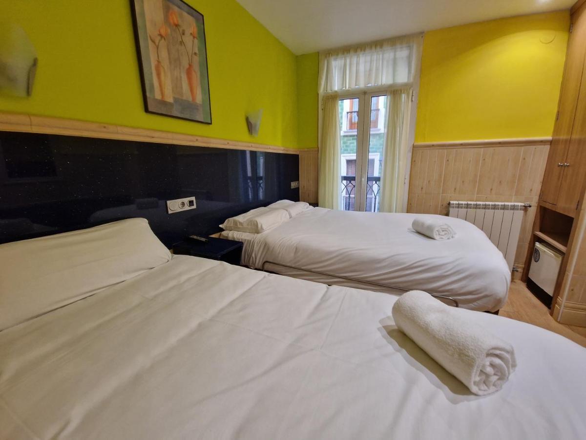 Pension Izar Bat Guesthouse Сан Себастиан Екстериор снимка
