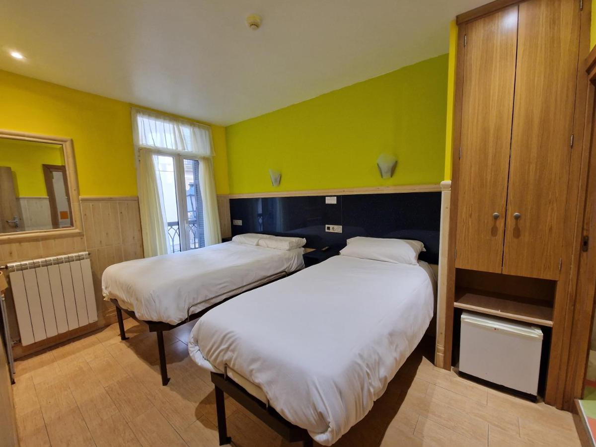 Pension Izar Bat Guesthouse Сан Себастиан Екстериор снимка