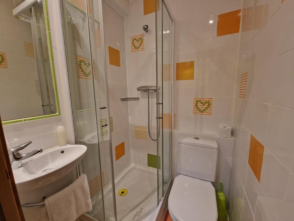 Pension Izar Bat Guesthouse Сан Себастиан Екстериор снимка